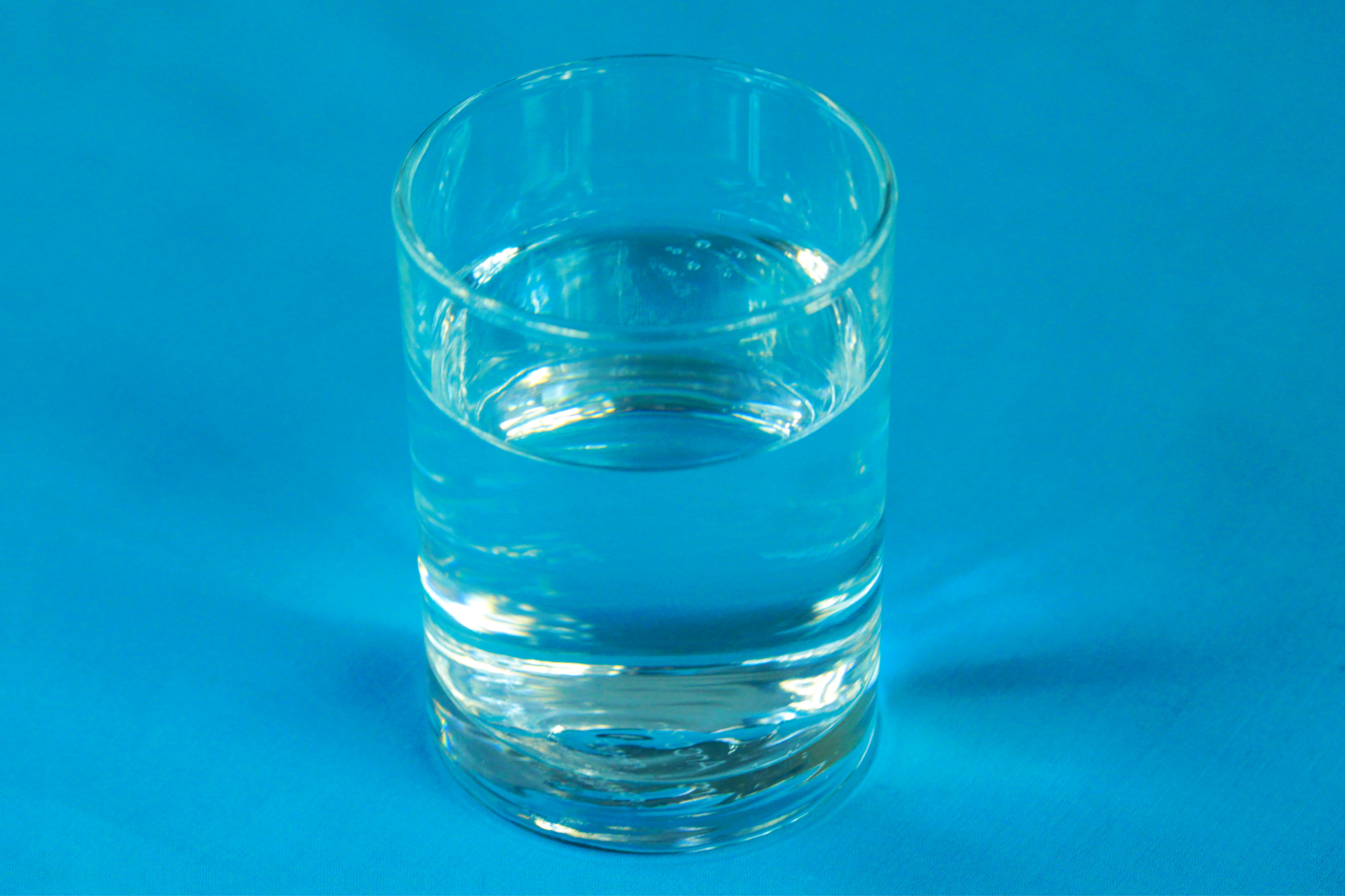 Источник воды. Водичку можно. Чем полезно питье воды. Сырую воду пить нельзя. Безопасная питьевая вода.